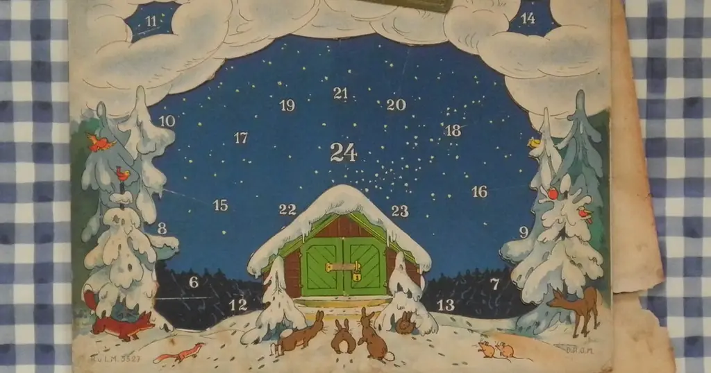 Alter Adventskalender aus Papier mit Winterlandschaft und kleinen Türchen